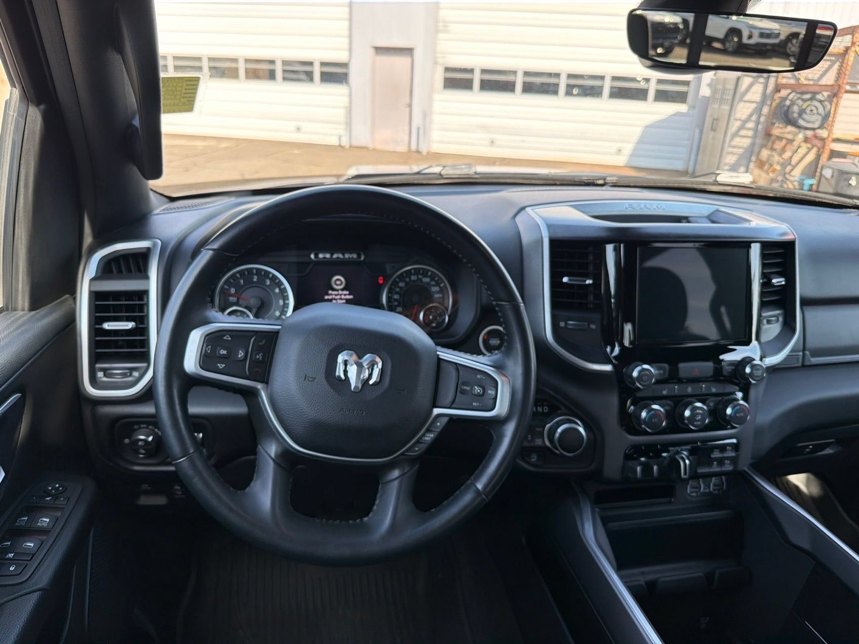 2022 RAM 1500 Big Horn Crew Cab 4x4 5'7" Box