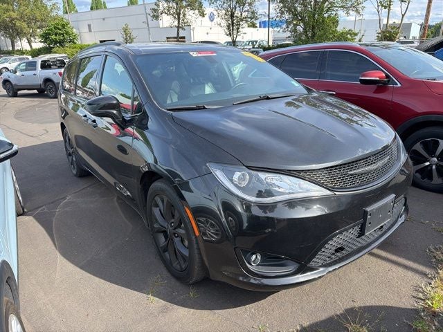 2018 Chrysler Pacifica Touring L's photo