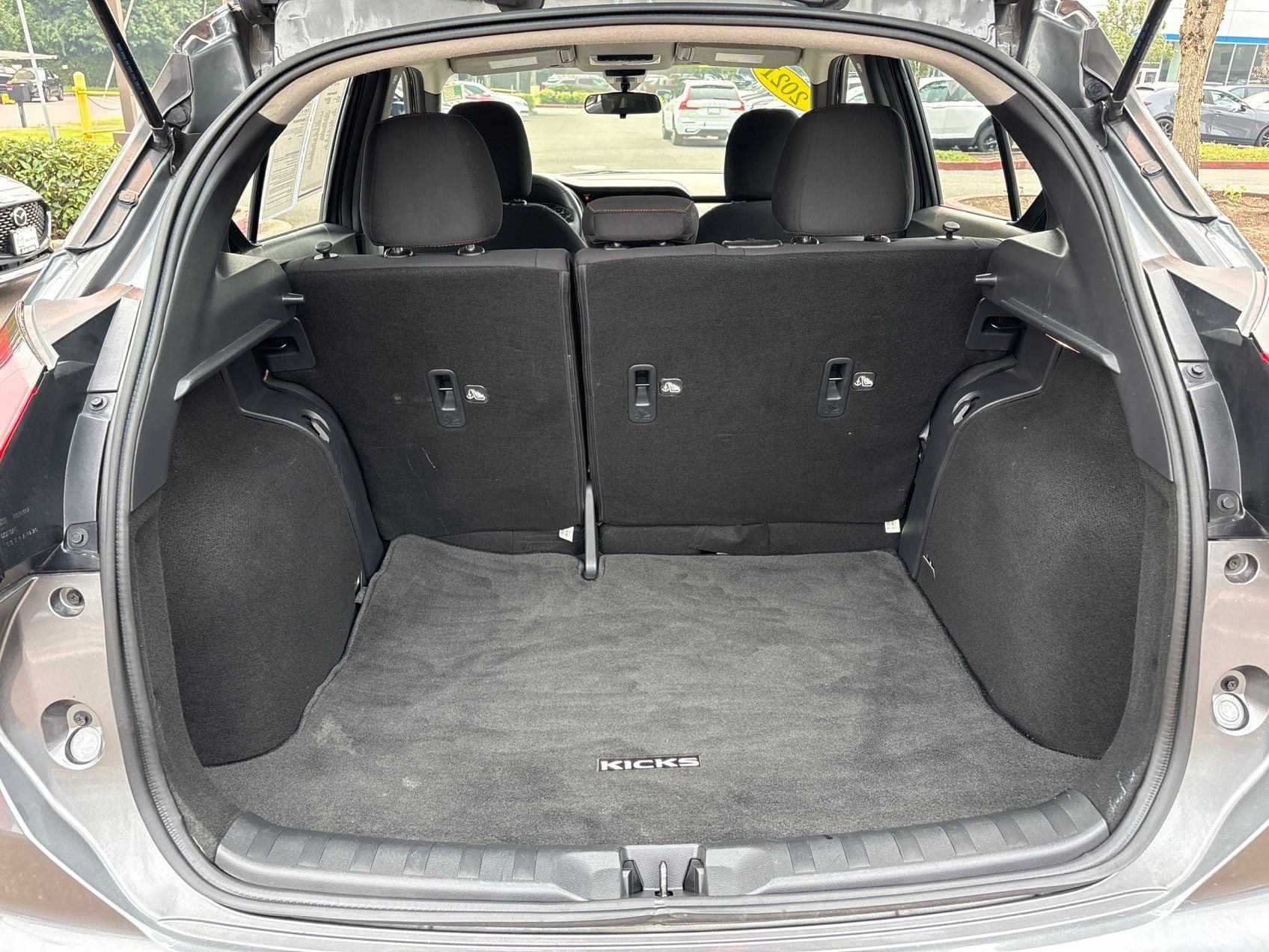 2021 Nissan Kicks SR