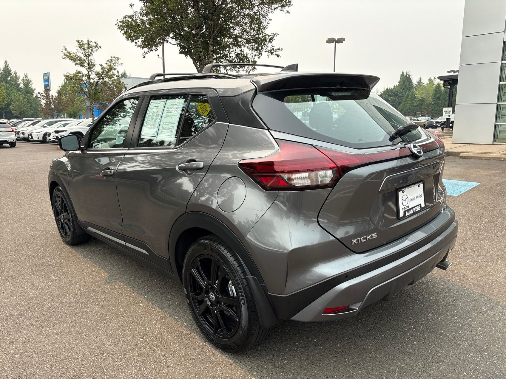 2021 Nissan Kicks SR
