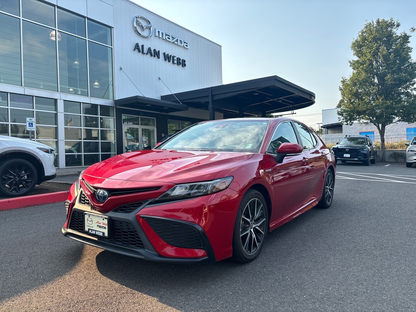 2021 Toyota Camry Hybrid SE
