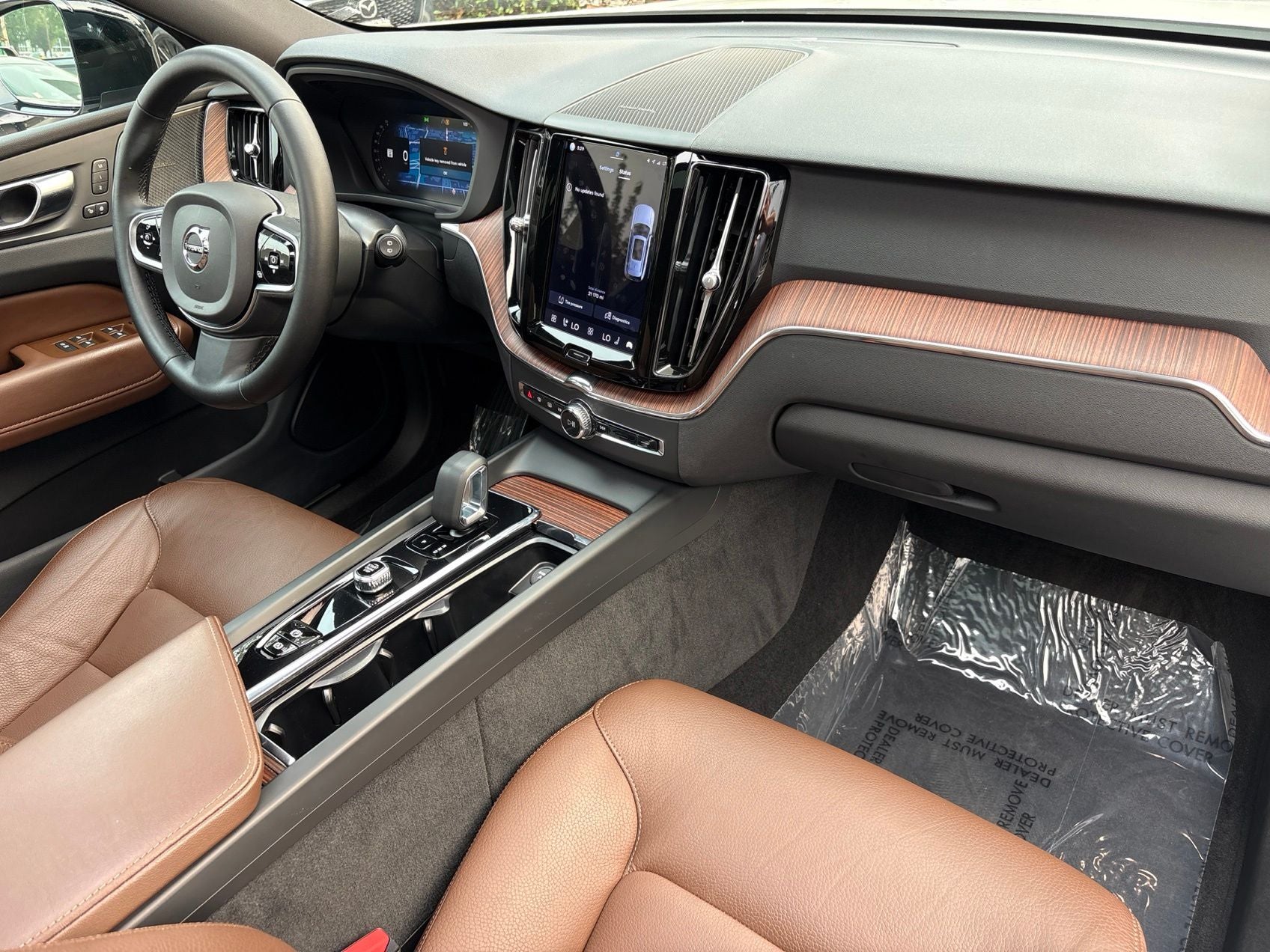 2023 Volvo XC60 B5 Plus Dark Theme