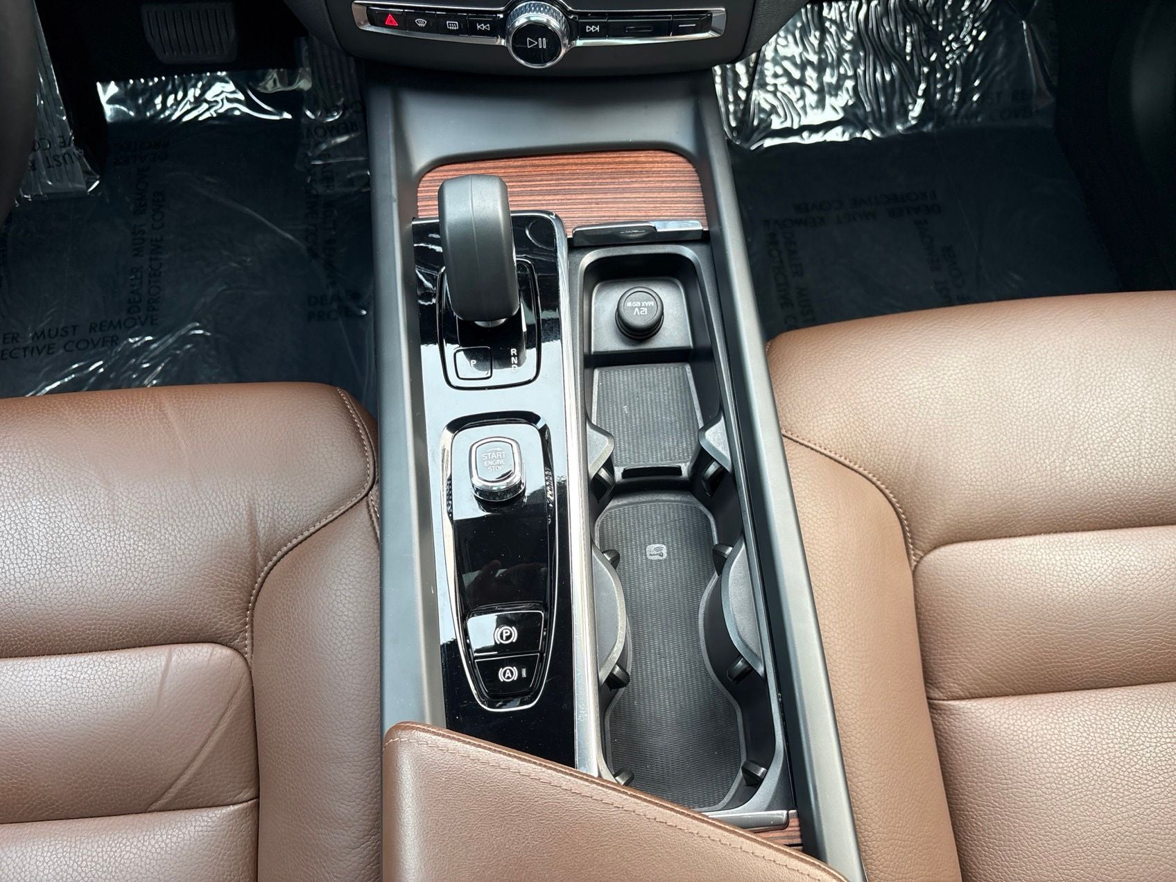 2023 Volvo XC60 B5 Plus Dark Theme