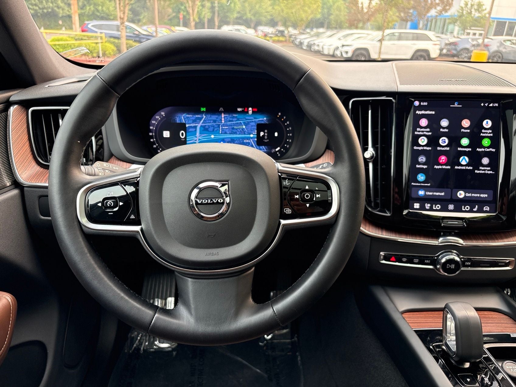2023 Volvo XC60 B5 Plus Dark Theme