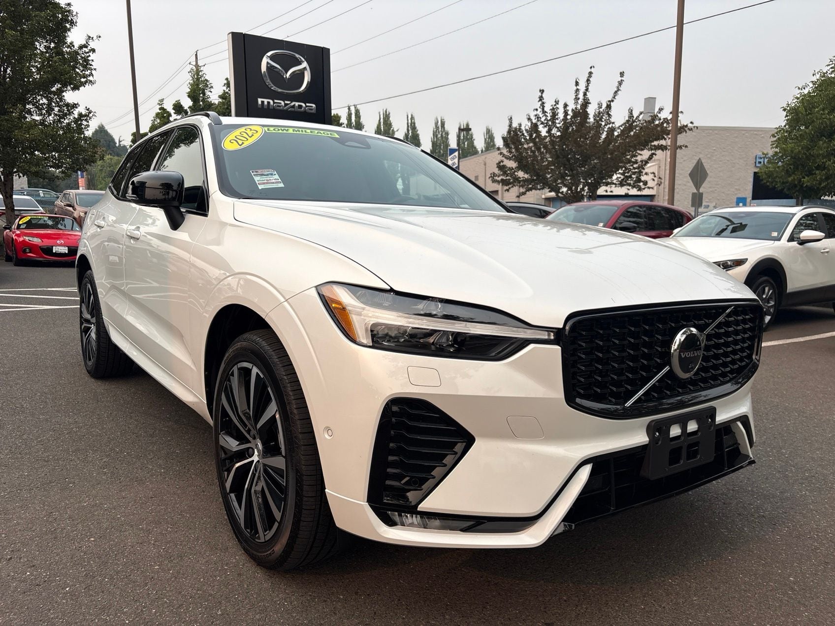 2023 Volvo XC60 B5 Plus Dark Theme