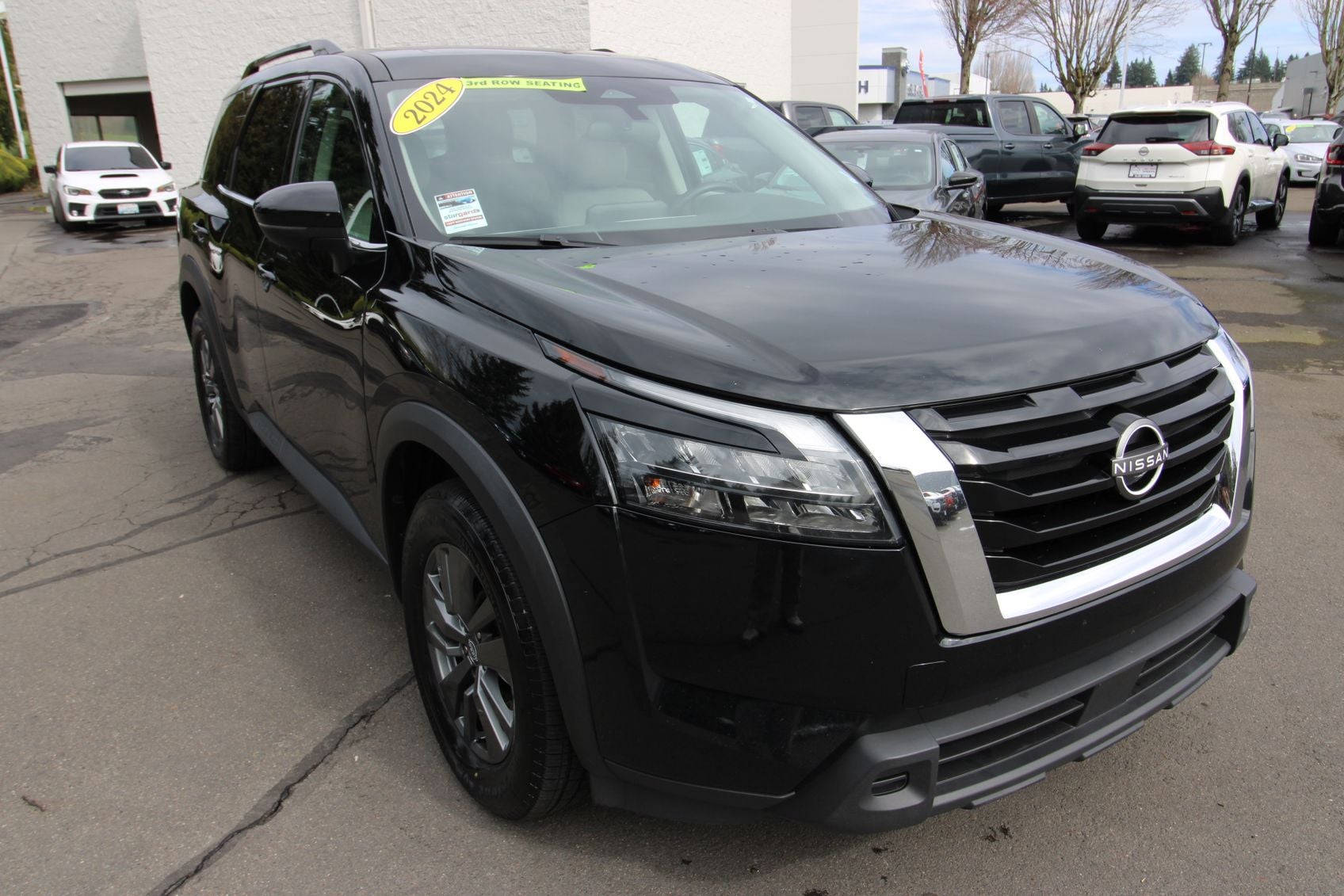 2024 Nissan Pathfinder SV