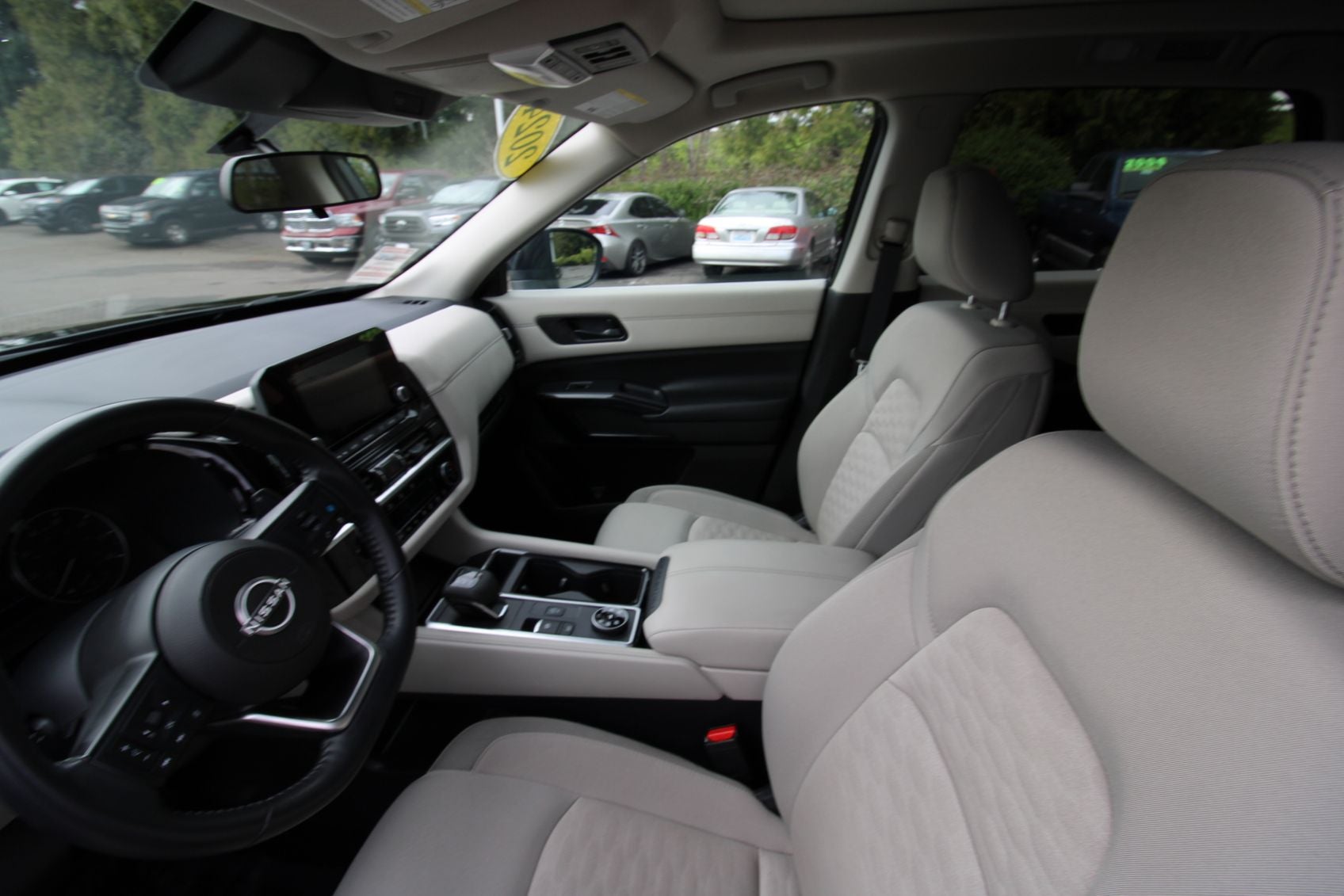 2024 Nissan Pathfinder SV