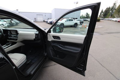 2024 Nissan Pathfinder SV