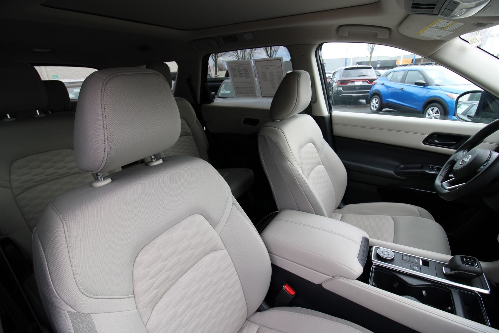 2024 Nissan Pathfinder SV