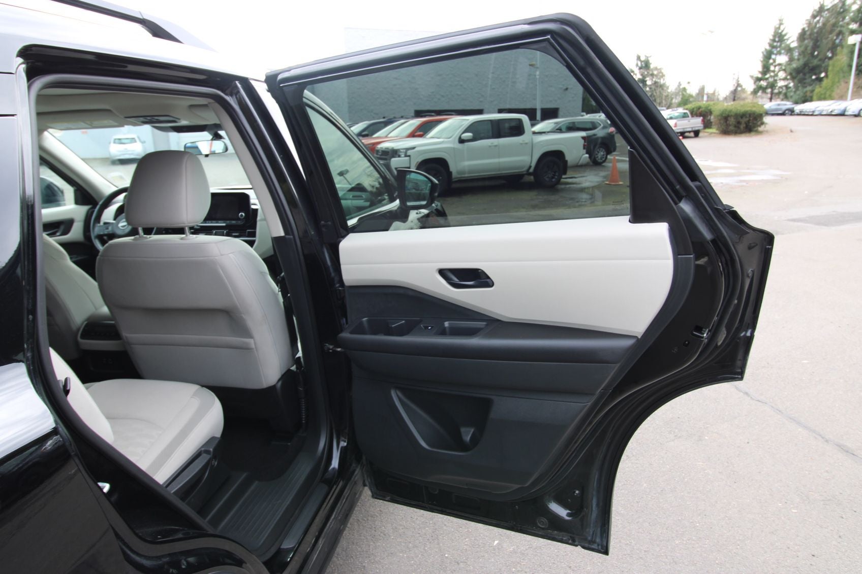 2024 Nissan Pathfinder SV