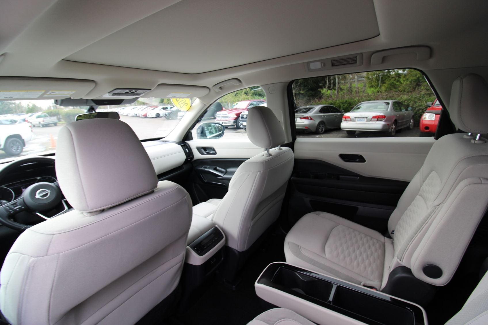 2024 Nissan Pathfinder SV