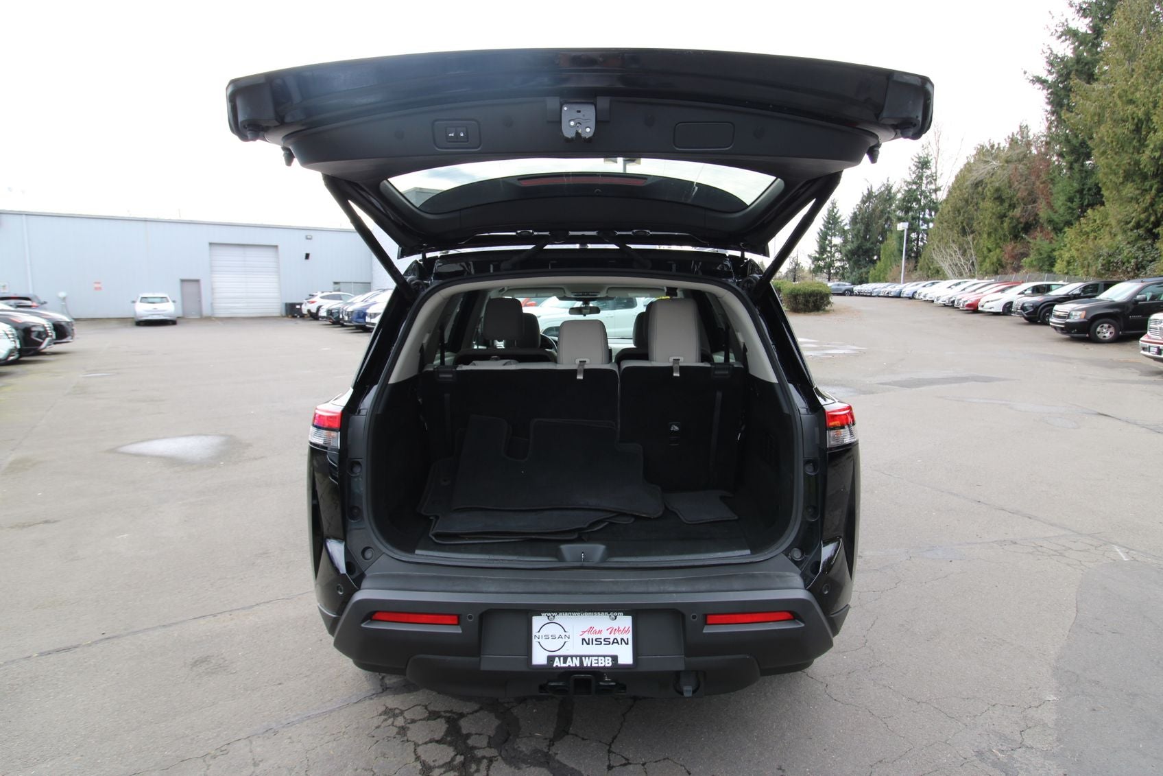 2024 Nissan Pathfinder SV