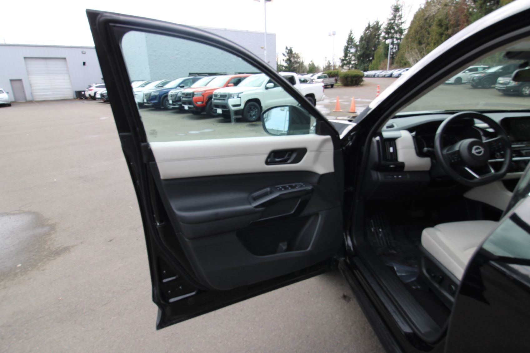 2024 Nissan Pathfinder SV