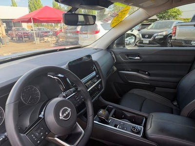 2024 Nissan Pathfinder SL