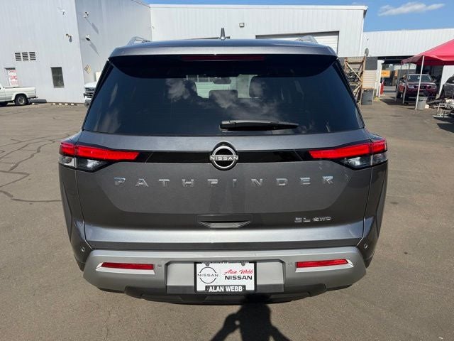 2024 Nissan Pathfinder SL