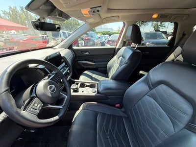 2024 Nissan Pathfinder Platinum