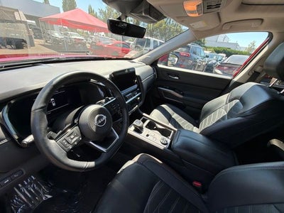 2024 Nissan Pathfinder Platinum