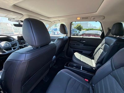 2024 Nissan Pathfinder Platinum