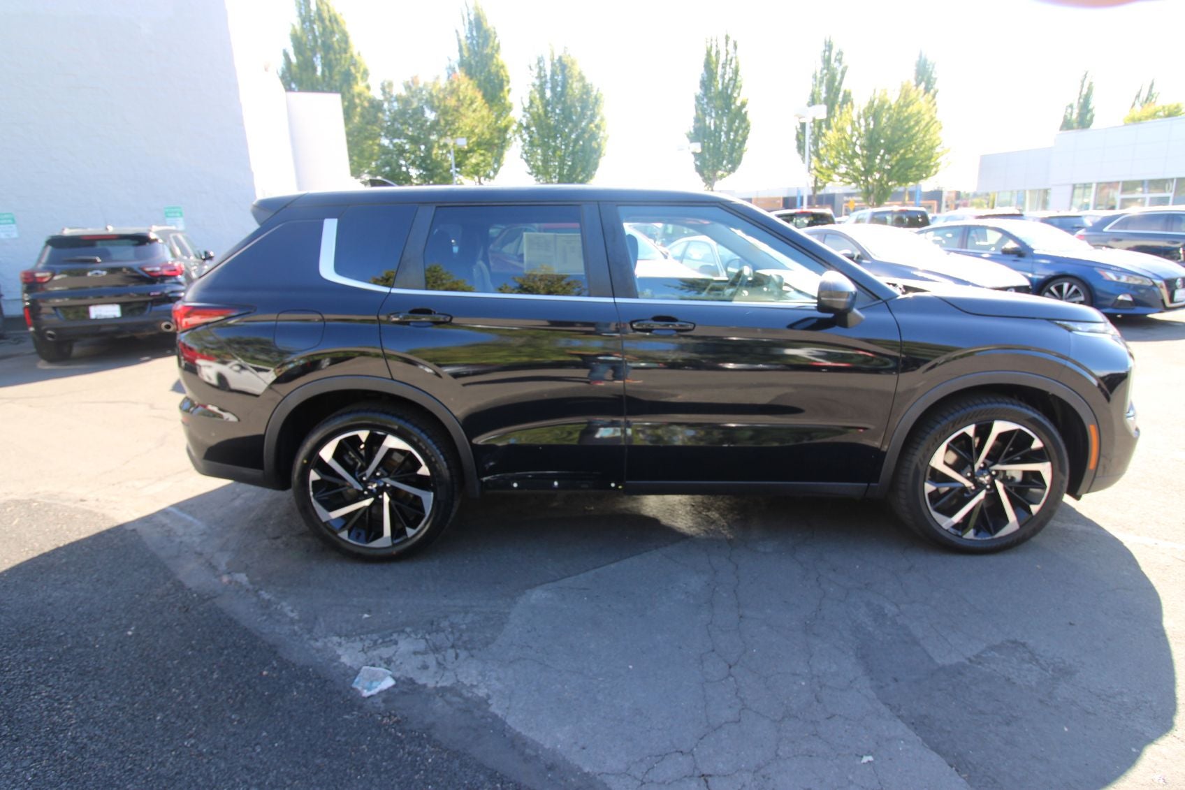 2022 Mitsubishi Outlander ES